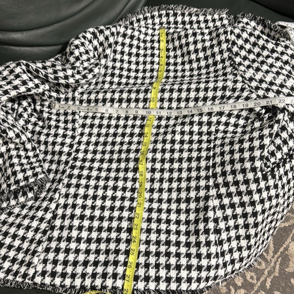Tahari Jacket. - Picture 6 of 6